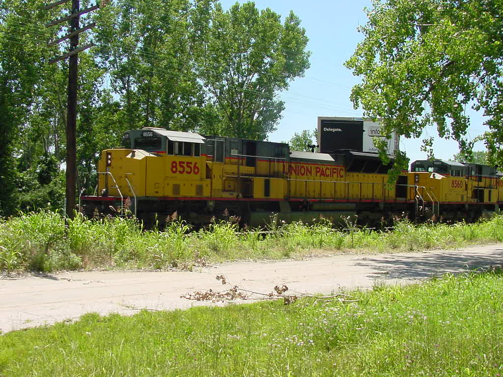 UP SD90MAC 8556 and 8560 (Slightly Different Angle)